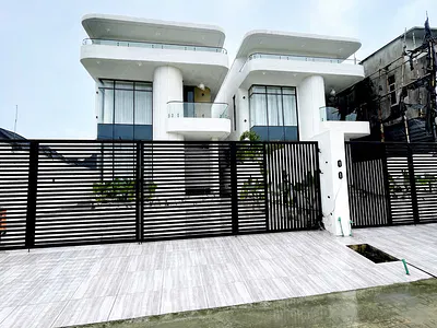 Luxury 5 Bedroom Fully Detached Duplex