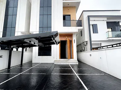 Luxury 5 Bedroom Fully Detached Duplex
