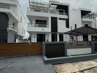Smart 6 Bedroom Detached Duplex with 2 Pools and Lift
