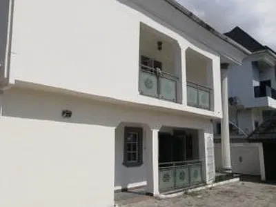 5 Bedroom Fully Detached Duplex + BQ Sitting on 400 SQM Land