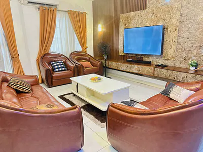 Luxury 3 Bedroom Apartment