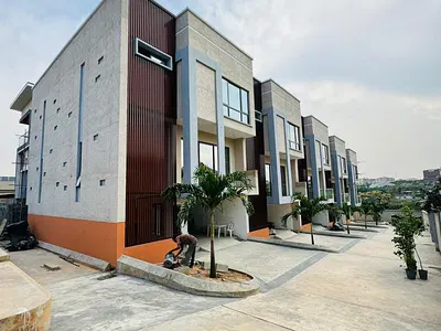 Exquisitely Built 4 Bedroom Detached Duplex