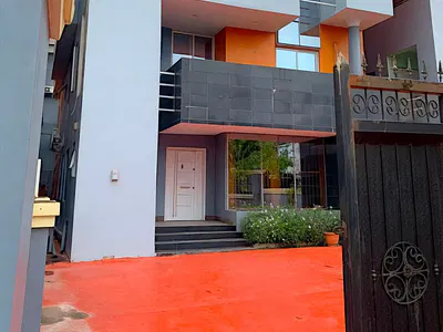 5 Bedroom Duplex Home in a Secure Environment