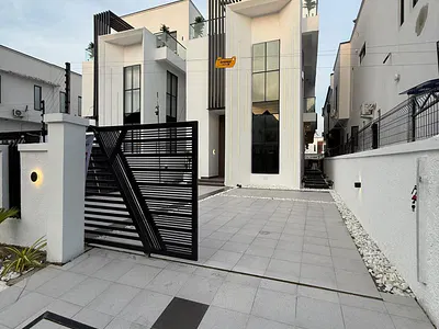Luxury 5 Bedroom Duplex with BQ