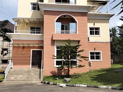 4 Bedroom Fully Detached Duplex with a Room BQ