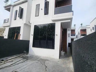 Ultra Modern New Built 4bed Fully Detached 2mins to Express