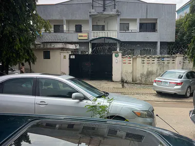 6-Bedroom Detached in a Strategic Location for Commercial or Residenti