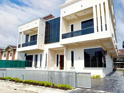 7 Bedroom Fully Detached Duplex