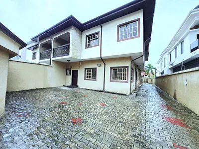 Massive 5 Bedroom Semi-Detached Duplex