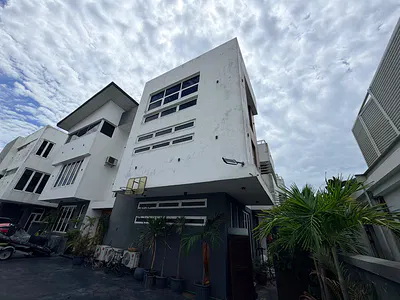 Architectural Masterpiece Serviced 5 Bed Semi Detached House with BQ