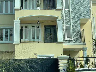 6 Bedroom New Detached House with 3 Living Rooms Plus Spacious Servant