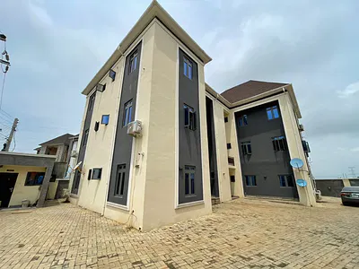 Tastefully Finished and Renovated 2 Bedroom Flat