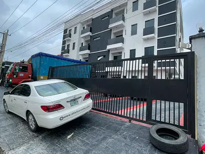 Impeccably Finished 2&3 Bedroom Apartment with Elevator