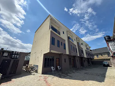 4 Bedroom Semi Detached House with BQ