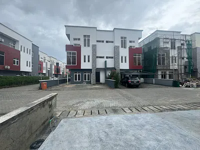 4 Bedroom Semi Detached House with BQ