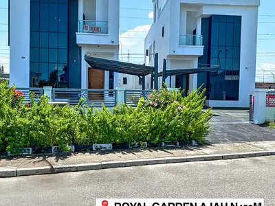 Stunning 5 Bedroom Detached Duplex
