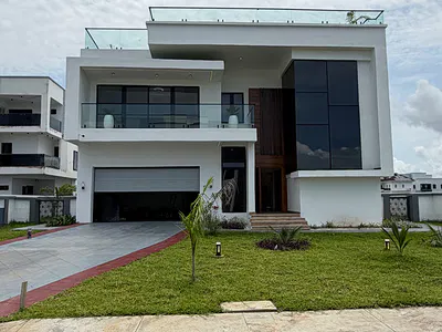 Spacious 5bedroom Fully Detached House with Pool