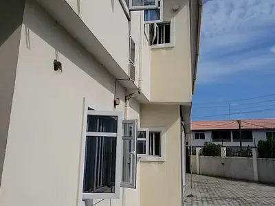 Clean Three Bedroom Apartment