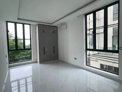 Contemporary 6bedroom Fully Detached Duplex