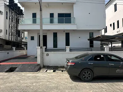 Luxury Contemporary 5 Bedroom Detached Duplex