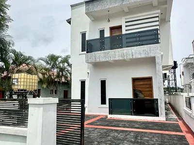 Spacious Alone in a Compound in Secured Estate
