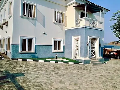 Massive Super Built on 900SQM + B Q in Secured Estate