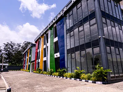 Newly Built, Top-Notch Serviced Commercial Property/Shopping Mall