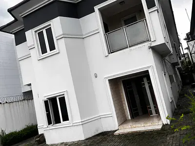Commercial 5 Bedroom Fully Detached House with BQ on a Busy Road