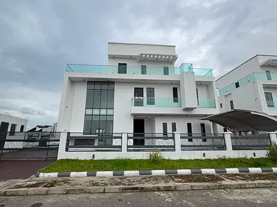 Selling !!! Luxury 5 Bedroom Fully Detached Duplex with a Room BQ