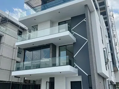 Luxury 6-Bedroom Detached Duplex
