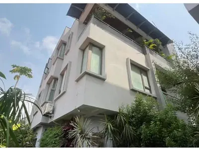 5 Bedroom Fully Detached House with BQ for Commercial or Residential