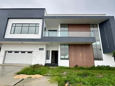 Premium Listing - 5 Bedroom Fully Detached Duplex