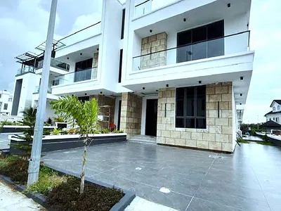 Stunning 5-Bedroom Semi-Detached
