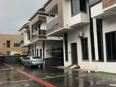 4 Bedroom Semi Detacted Duplex