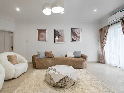 4-Bedroom Beautifully Furnished Waterfront Apartment