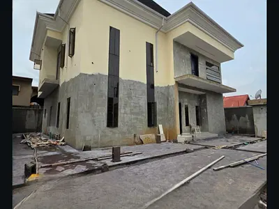 Excellently Built 5 Bedroom Fully Detached Duplex+bq