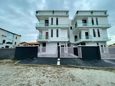 2 Unit Luxuriously Finished 5 Bed Smart Home with Swimming Pool