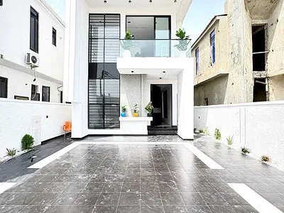 5 Bedroom Fully Detached Duplex