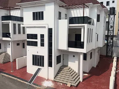 Newly Built 6 Bedroom Fully Detached House