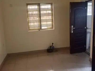 Clean and Spacious Clean and Spacious Roomself Contain