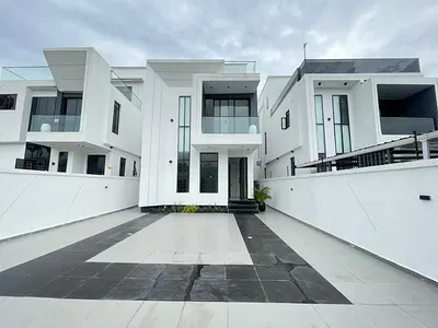 Luxury 5-Bedroom Fully Detached Duplex with BQ