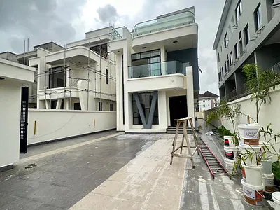Uniquely-Built Spacious Luxury 5 Bedroom Fully Detached Duplex with BQ