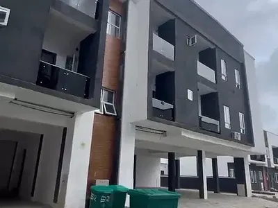 Luxury 1 Bedroom with Solar, Pool &gym