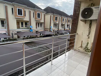 Spacious One Room with Balcony to Share Good Kitchen