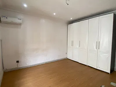 Spacious Luxury One Room Share Kitchen with Air Condition