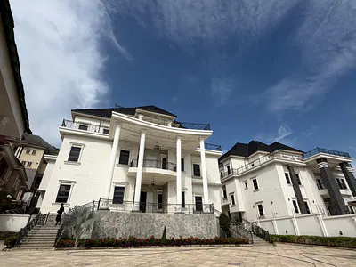 10 Bedroom Residence