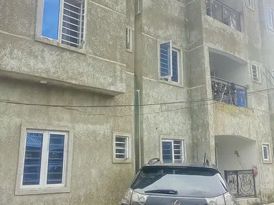 Clean Tasteful 2 Bedroom Flat