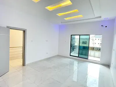 6 Bedroom Contemporary Duplex