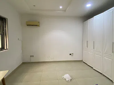 Nice One Room to Share a Kitchen with Air Conditioned
