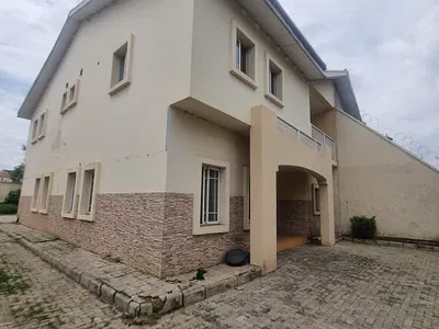 Spacious 4 Bedrooms Duplex